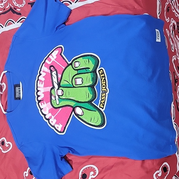 AUTHENTIC WEDDING CAKE TSHIRT. NWOT - Picture 9 of 13